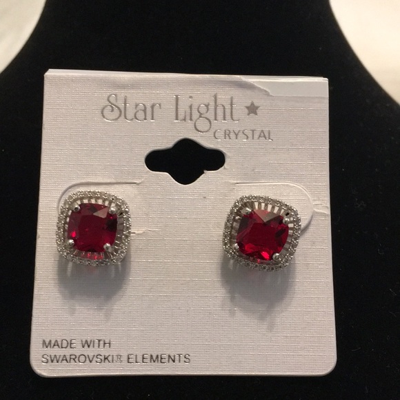 NWT Star Light Swarovski Red Crystal Earrings - Picture 1 of 3